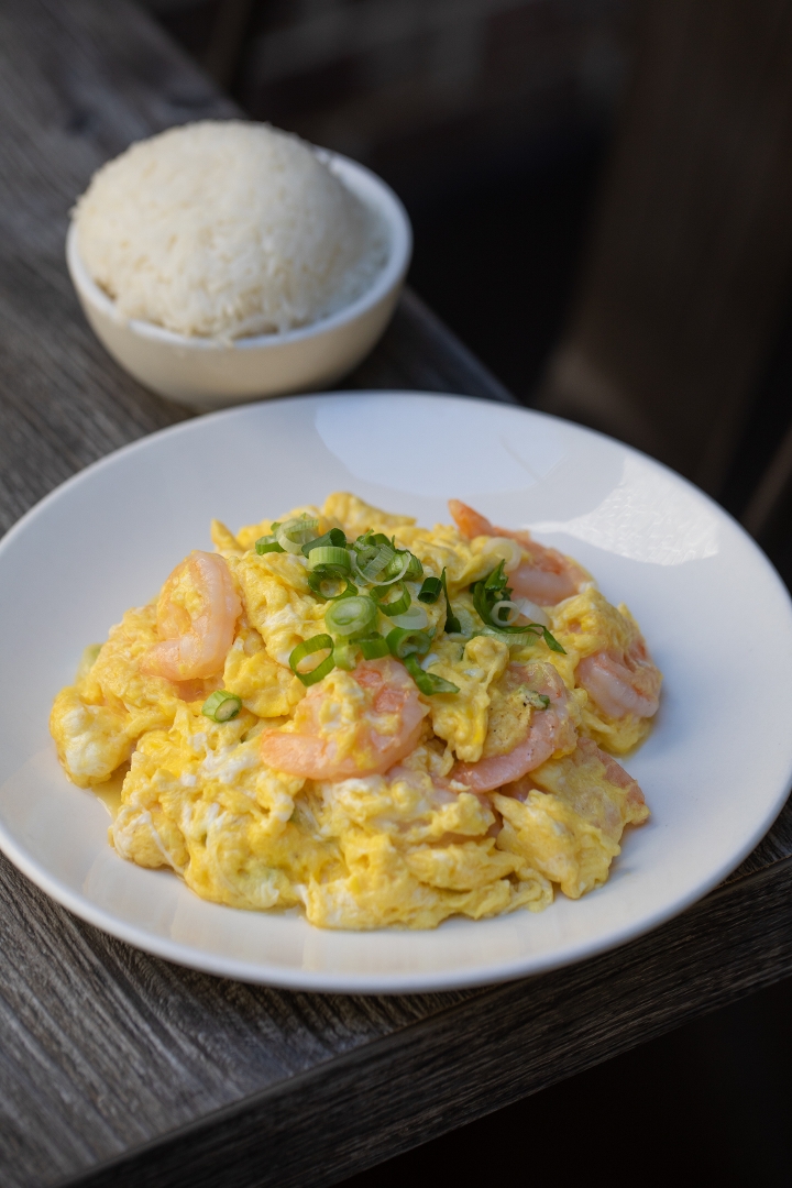Order 滑蛋蝦球飯 Chinese Style Shrimp Omelette food online from Phoenix Wings store, Arcadia on bringmethat.com