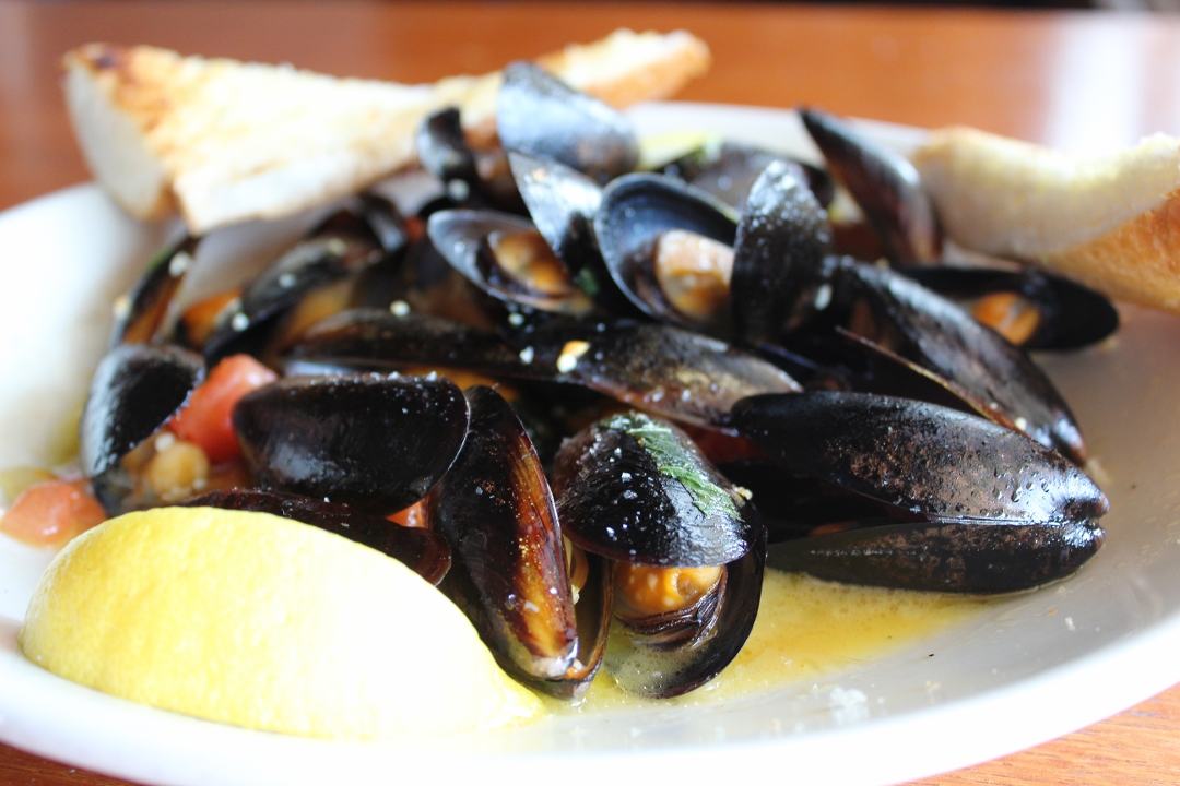 Order Steamed Mussels food online from RealTime Sports Bar and Grill store, Elk Grove Village on bringmethat.com
