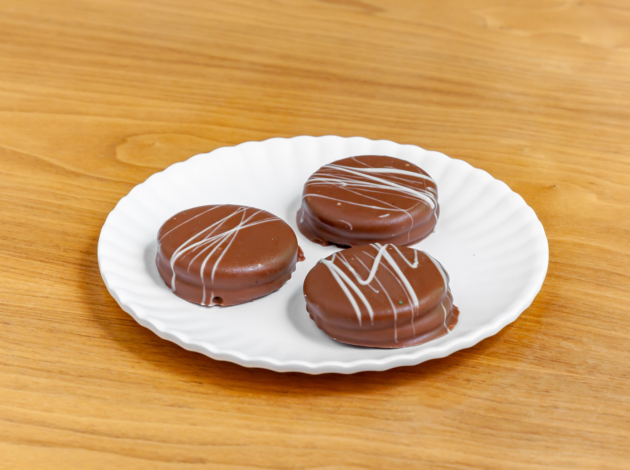 Order Chocolate Covered Oreos food online from Molly Cupcakes store, Orland Park on bringmethat.com