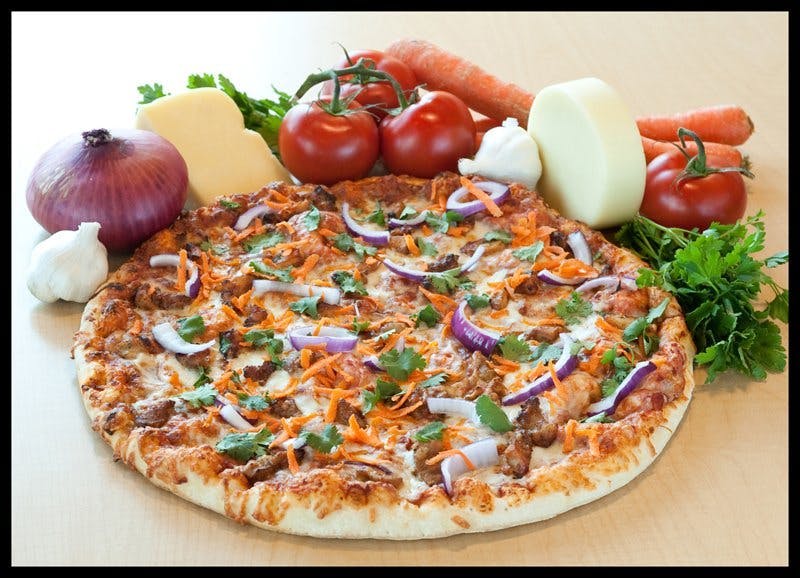 Order Garlicky Chicken Pizza - Individual 7" (4 Slices) food online from Straw Hat Pizza Grille store, Milpitas on bringmethat.com