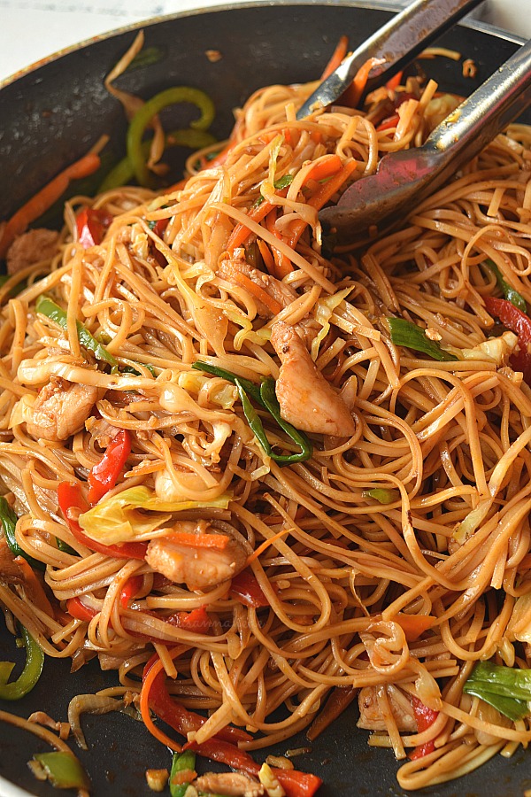 Order Chicken Lo Mein(large) food online from Far East Restaurant store, Capitol Heights on bringmethat.com