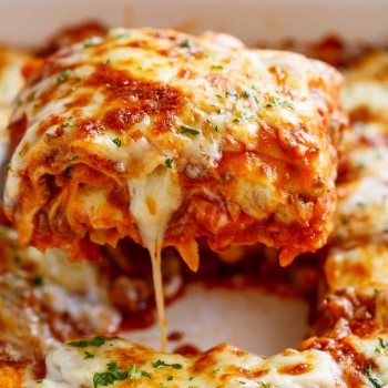 Order Lasagna Dinner food online from Ange's Pizza store, Columbus on bringmethat.com