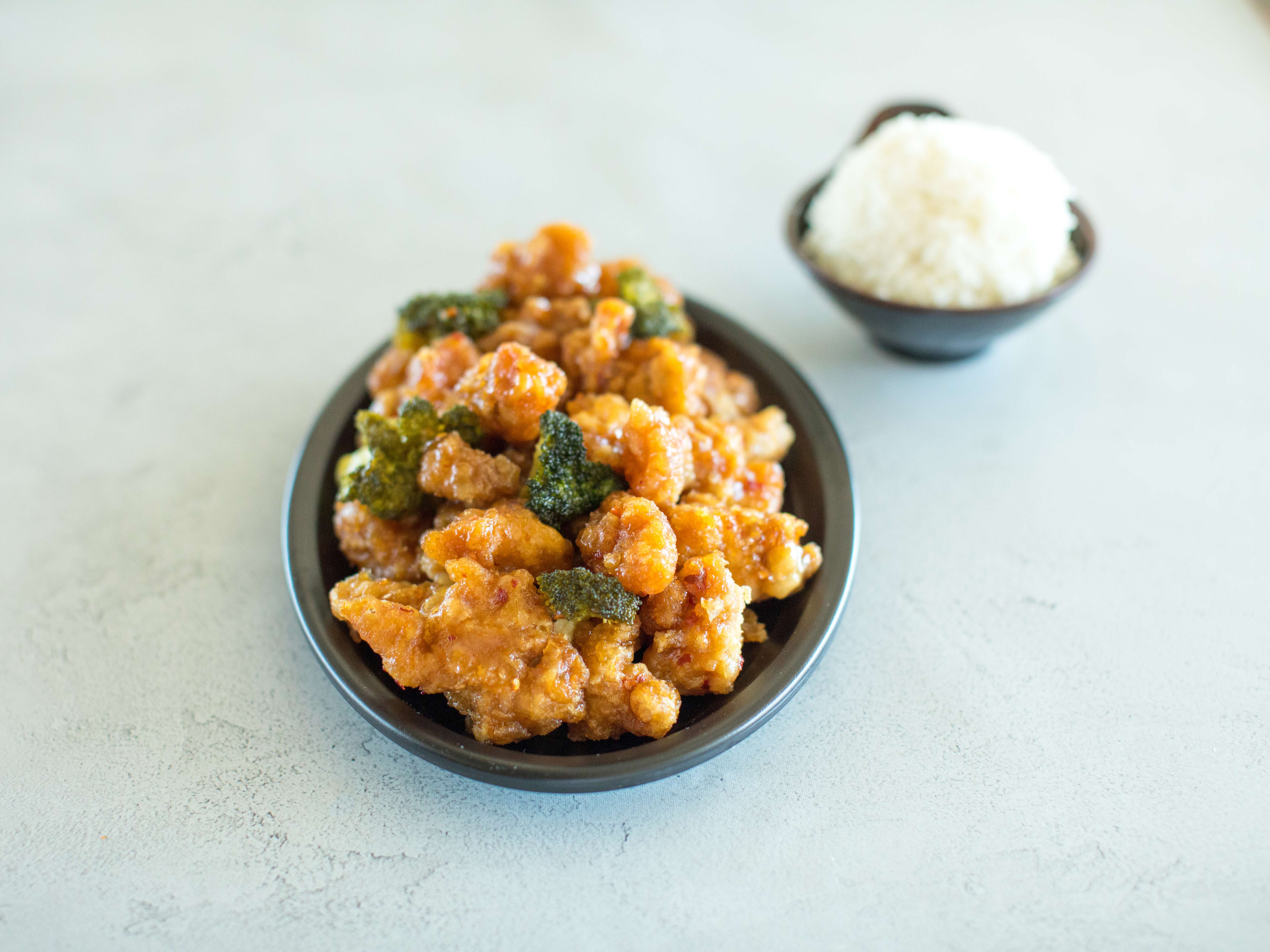 Order S10. General Tso's Chicken Special Deluxe food online from Fu Jian Chinese Restaurant store, Richmond on bringmethat.com