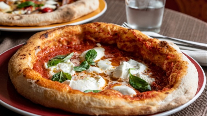 Order Margherita Pizza food online from Caeser Italian Restaurant store, Nashville on bringmethat.com