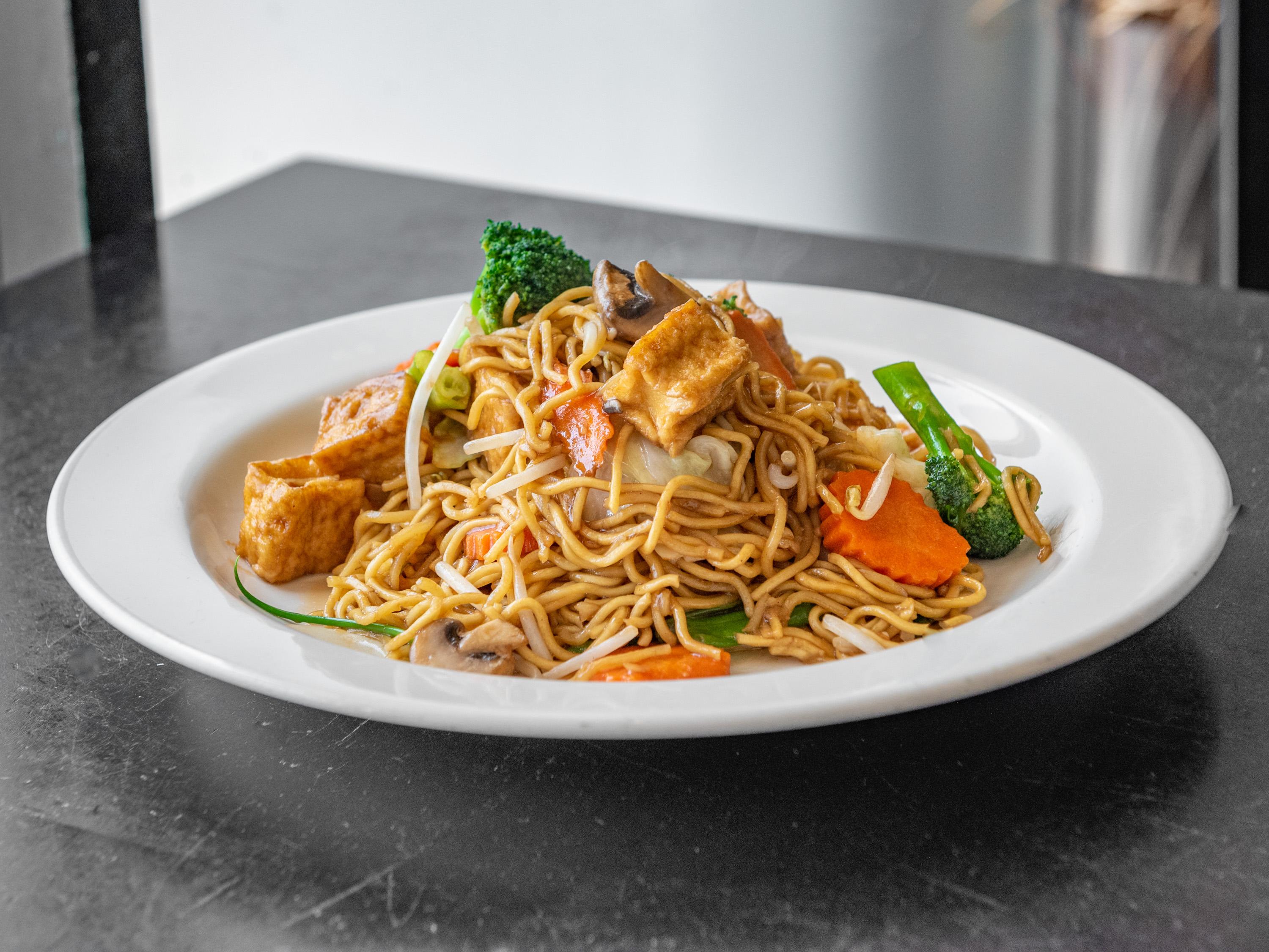 Order Vegan Chow Mein food online from Vegetarian Thai Kitchen store, Los Angeles on bringmethat.com