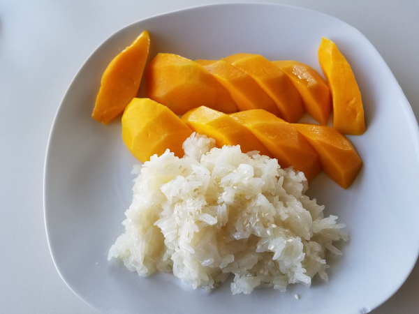 Order D5. Sweet Sticky Rice with Mango food online from Thai Bbq & Noodles store, Cypress on bringmethat.com