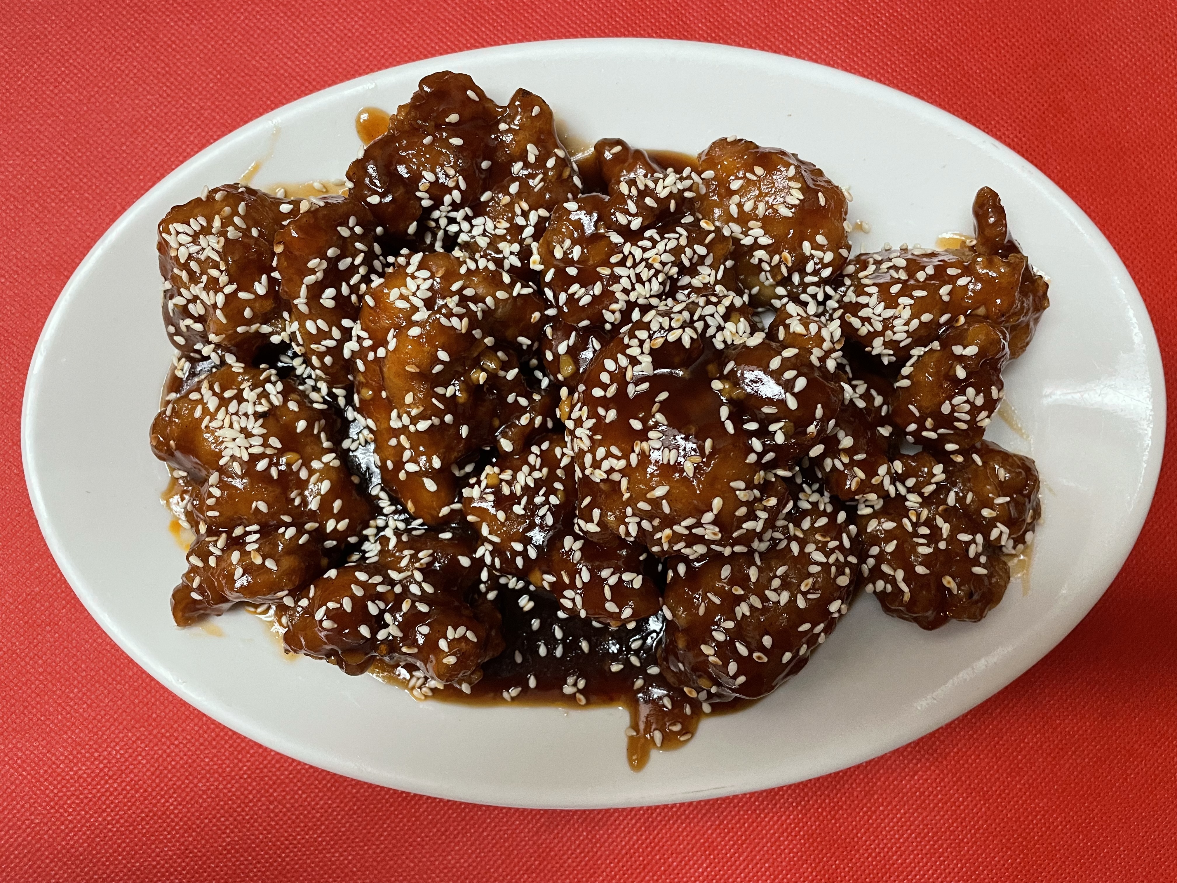 Order L31. Sesame Chicken Combo Dinner Special 晚餐：芝麻鸡肉 food online from Ka Hing Chinese Restaurant store, Novi on bringmethat.com