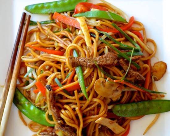 Order Beef Lo Mein food online from Chinatown Express store, Warsaw on bringmethat.com
