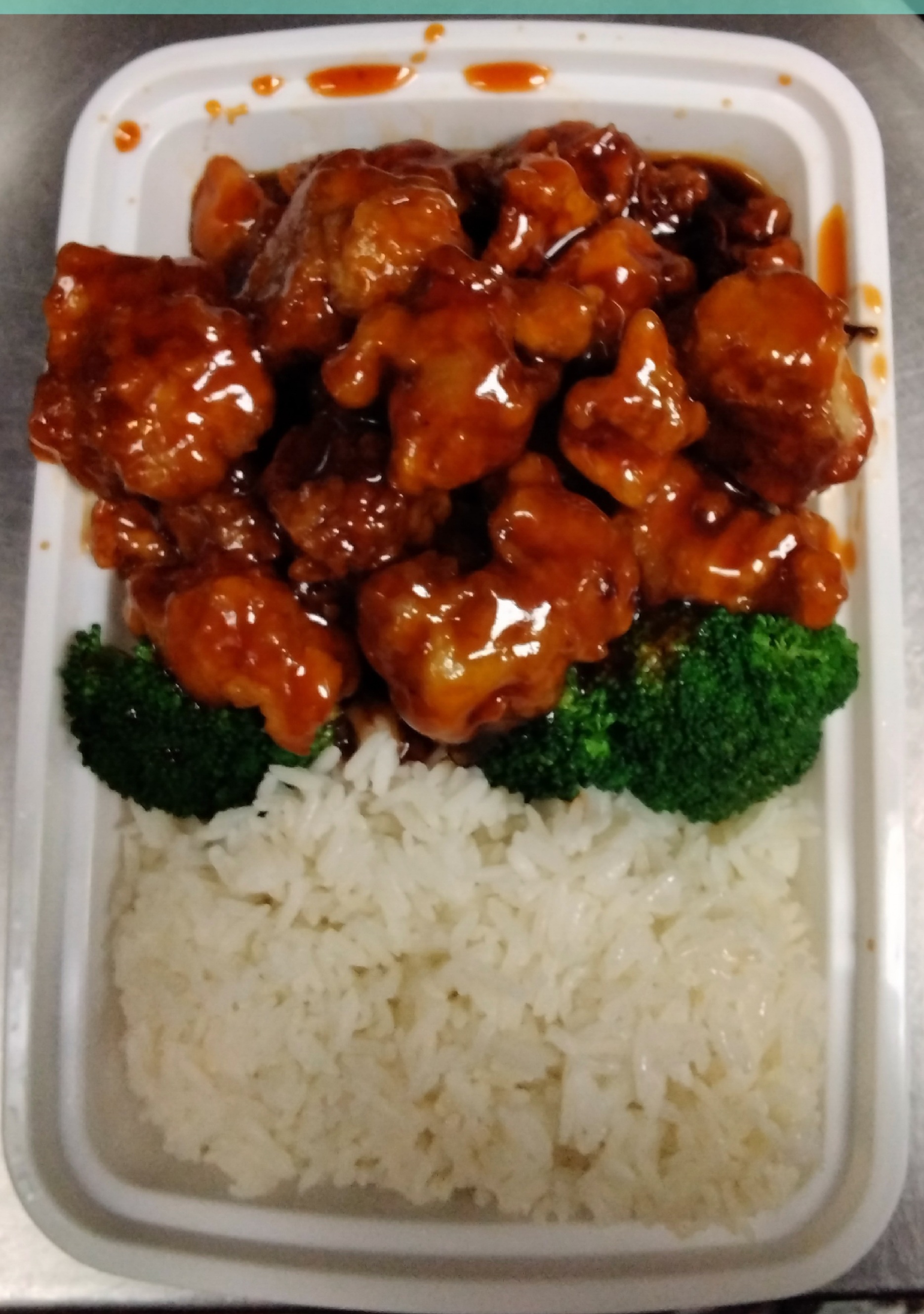 Order 5. General Tso's Chicken Combo Platter food online from China Garden Restaurant store, Bloomfield on bringmethat.com