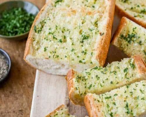 Order Garlic Bread food online from Chuck's Pizza store, Chicago on bringmethat.com