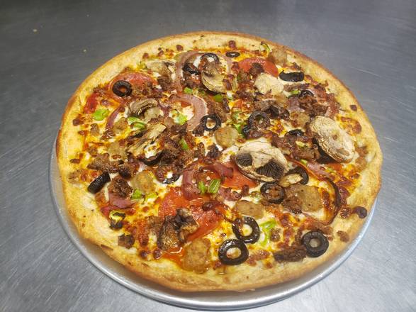 Order Deluxe Pizza food online from Half Moon Grill store, New Orleans on bringmethat.com