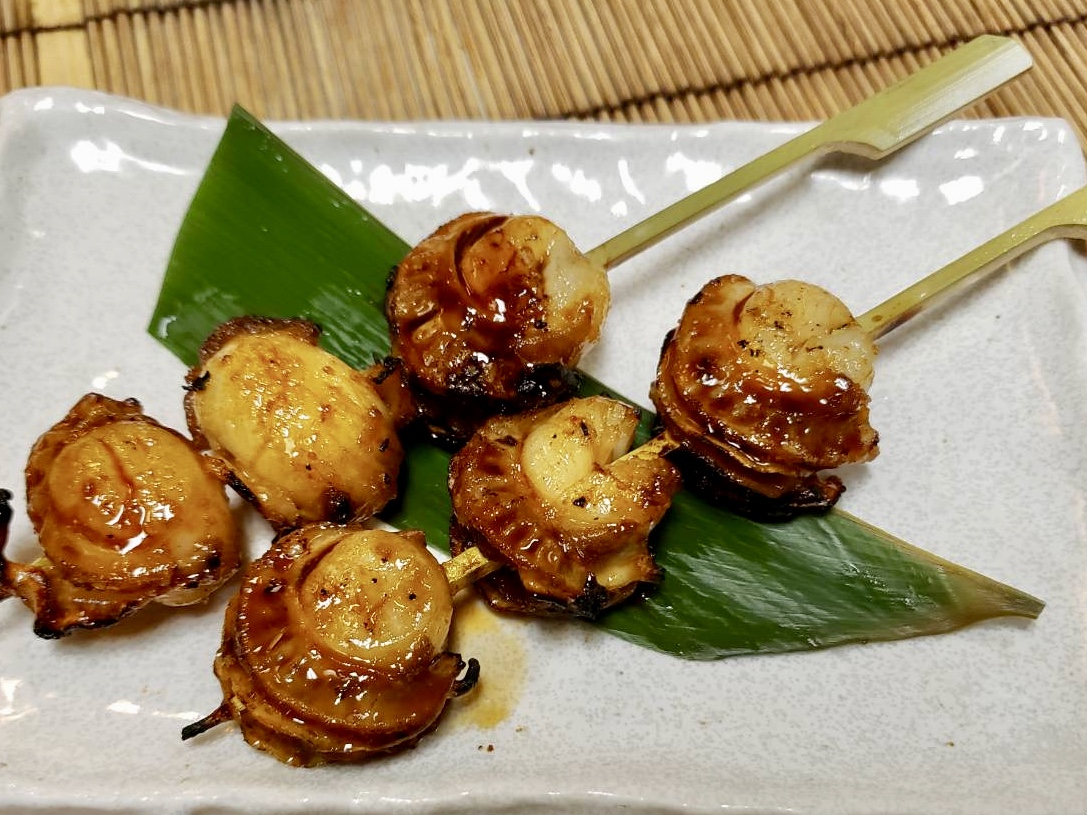 Order Hotate /scallop Kushi (2 Skewers) food online from Okan store, San Diego on bringmethat.com