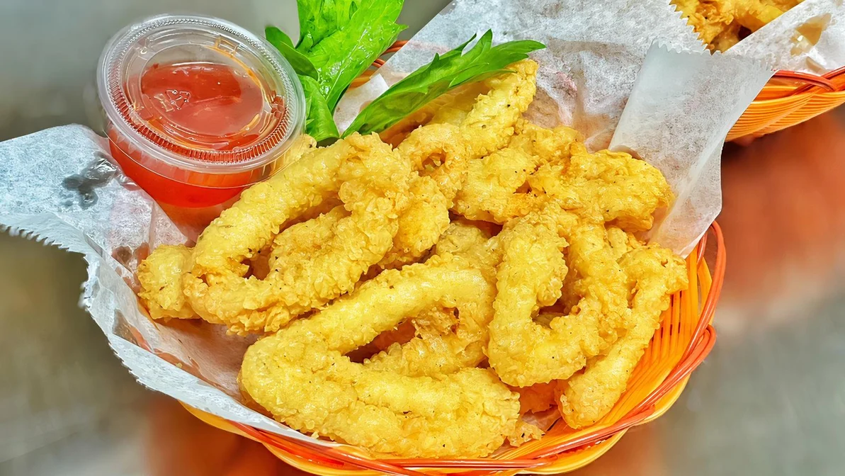 Order Fried Calamari  food online from Red Crab Juicy Seafood store, Cleveland on bringmethat.com