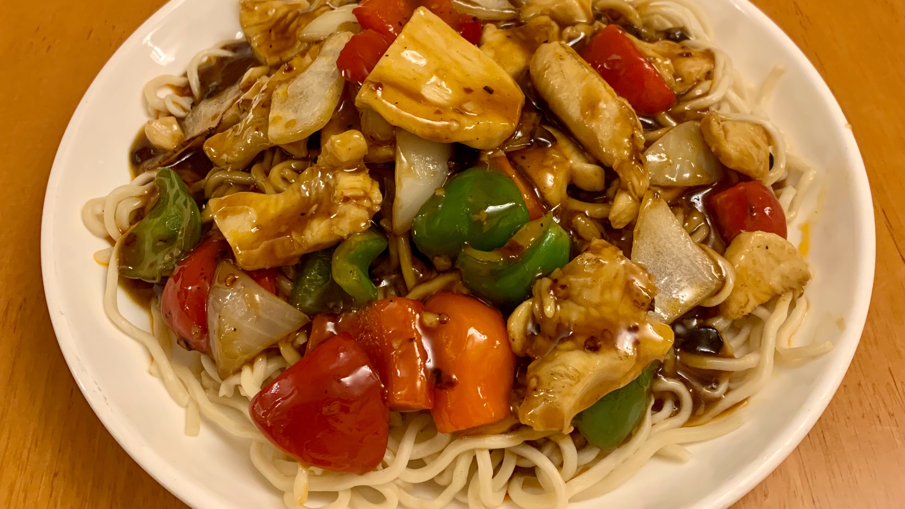 Order Chicken Black Bean Sauce Noodles 豉椒鸡撈面 food online from Fortune Cookie Chinese store, San Francisco on bringmethat.com