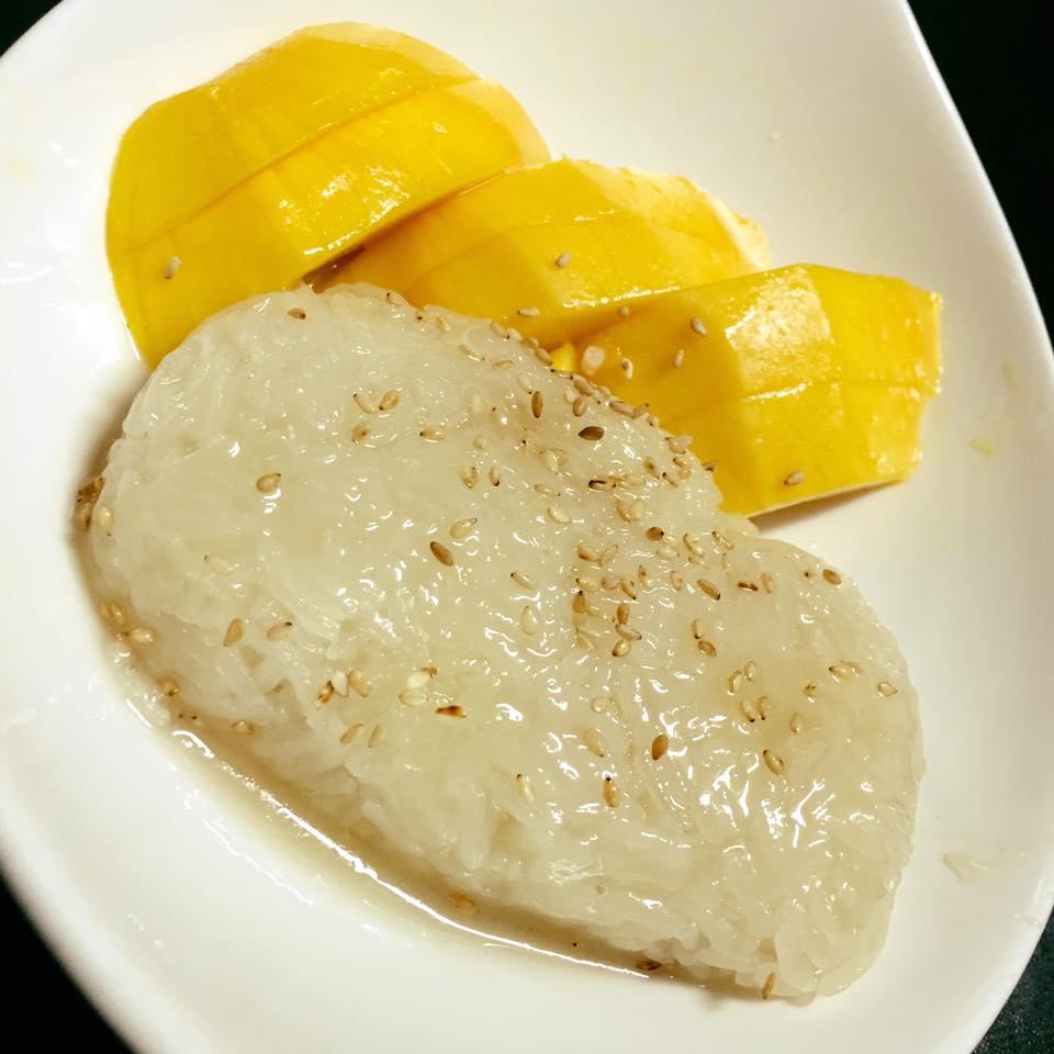 Order Sticky Rice with Fresh Mango  food online from Pho Viet Thai store, Horsham on bringmethat.com