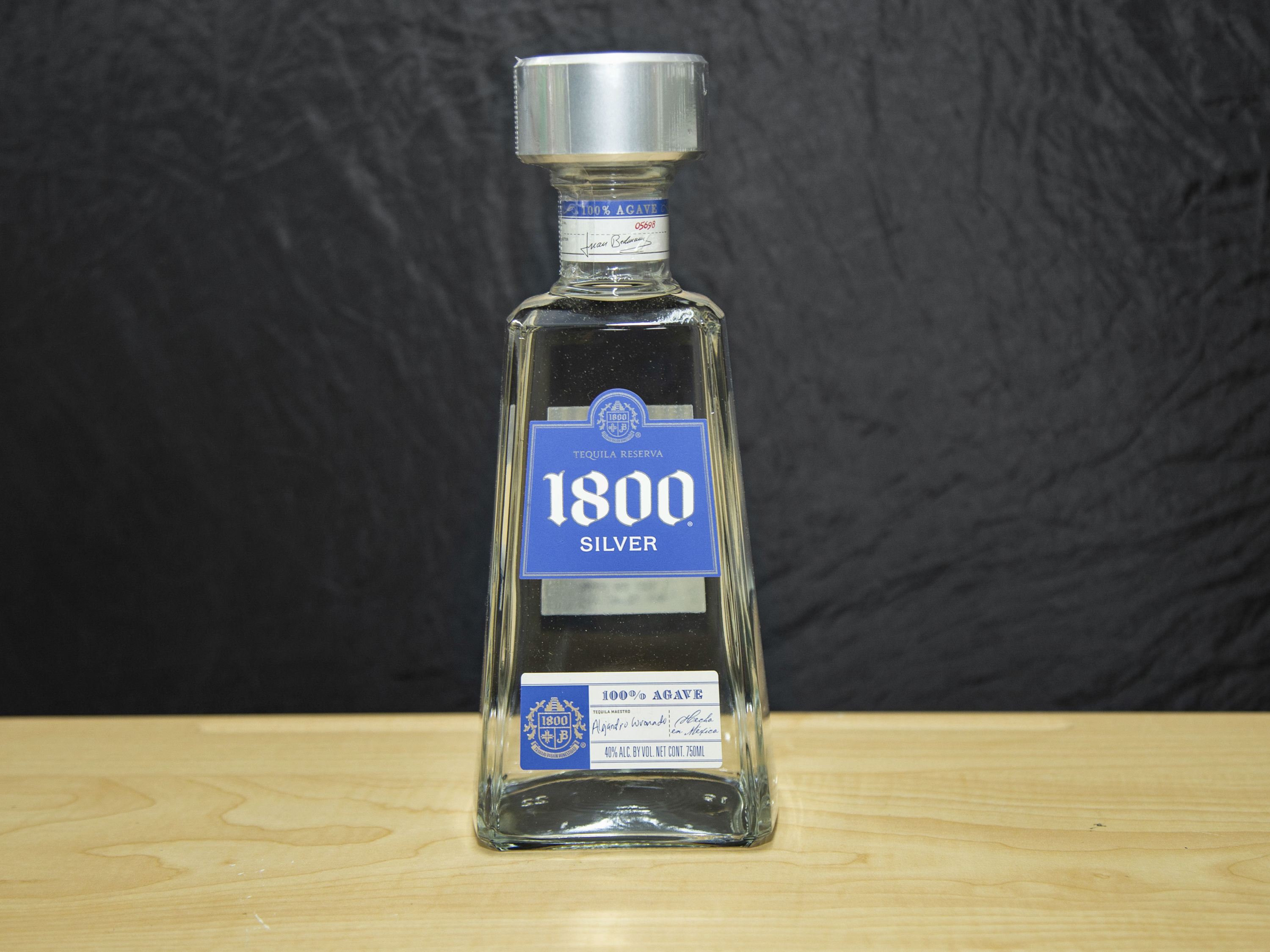 Order 1800 Reserva Silver, 750 ml. Tequila (40.0% ABV) food online from Platinum Star Food & Liquor store, Chicago on bringmethat.com