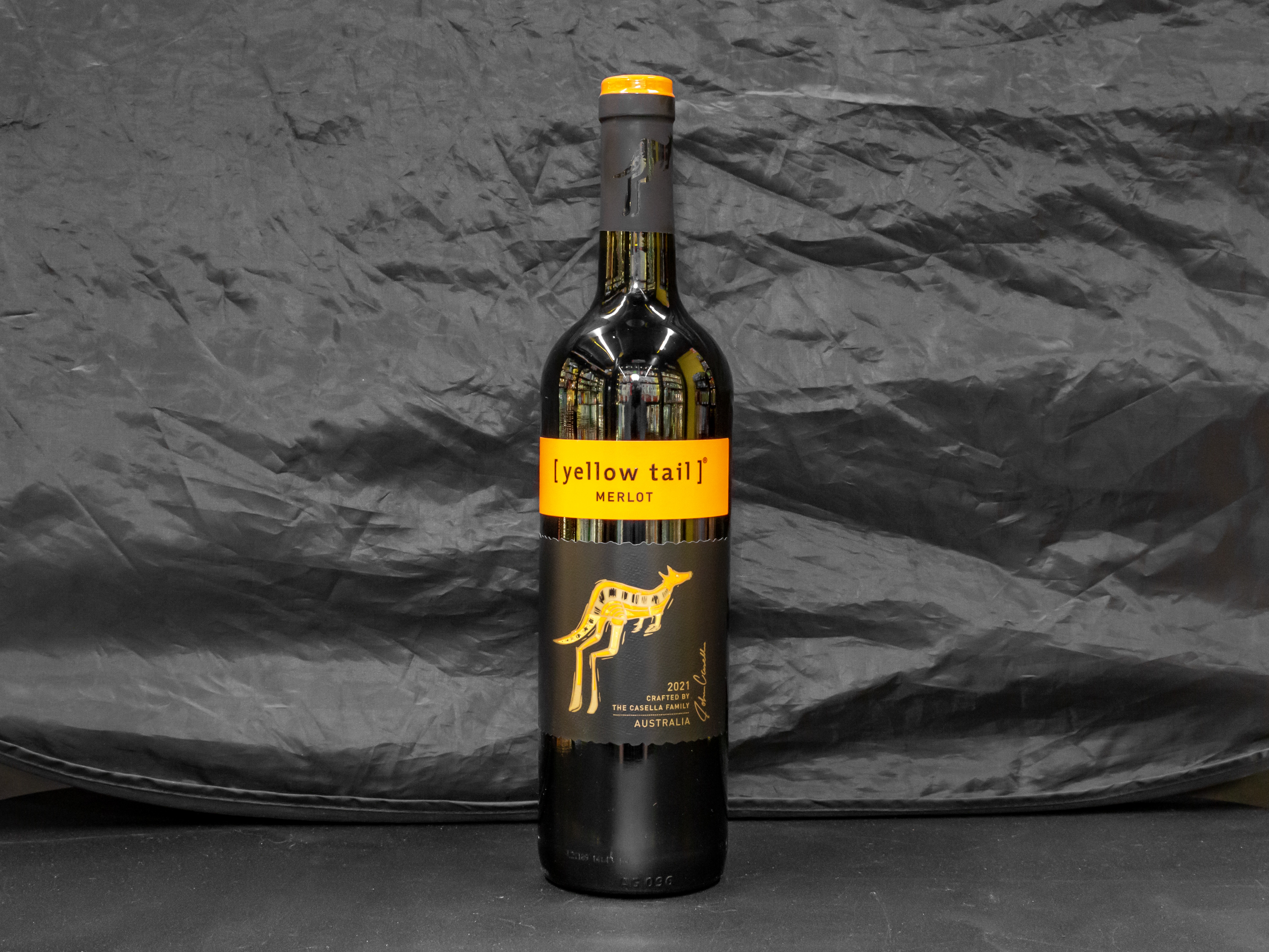 Order Yellow tail Merlot,750ml(13.5%Abv) food online from Gold Crown Liquors store, Chicago on bringmethat.com