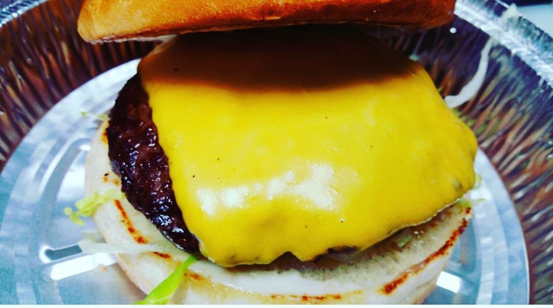 Order Cheeseburger food online from Pizza Party Time store, Ridgefield on bringmethat.com
