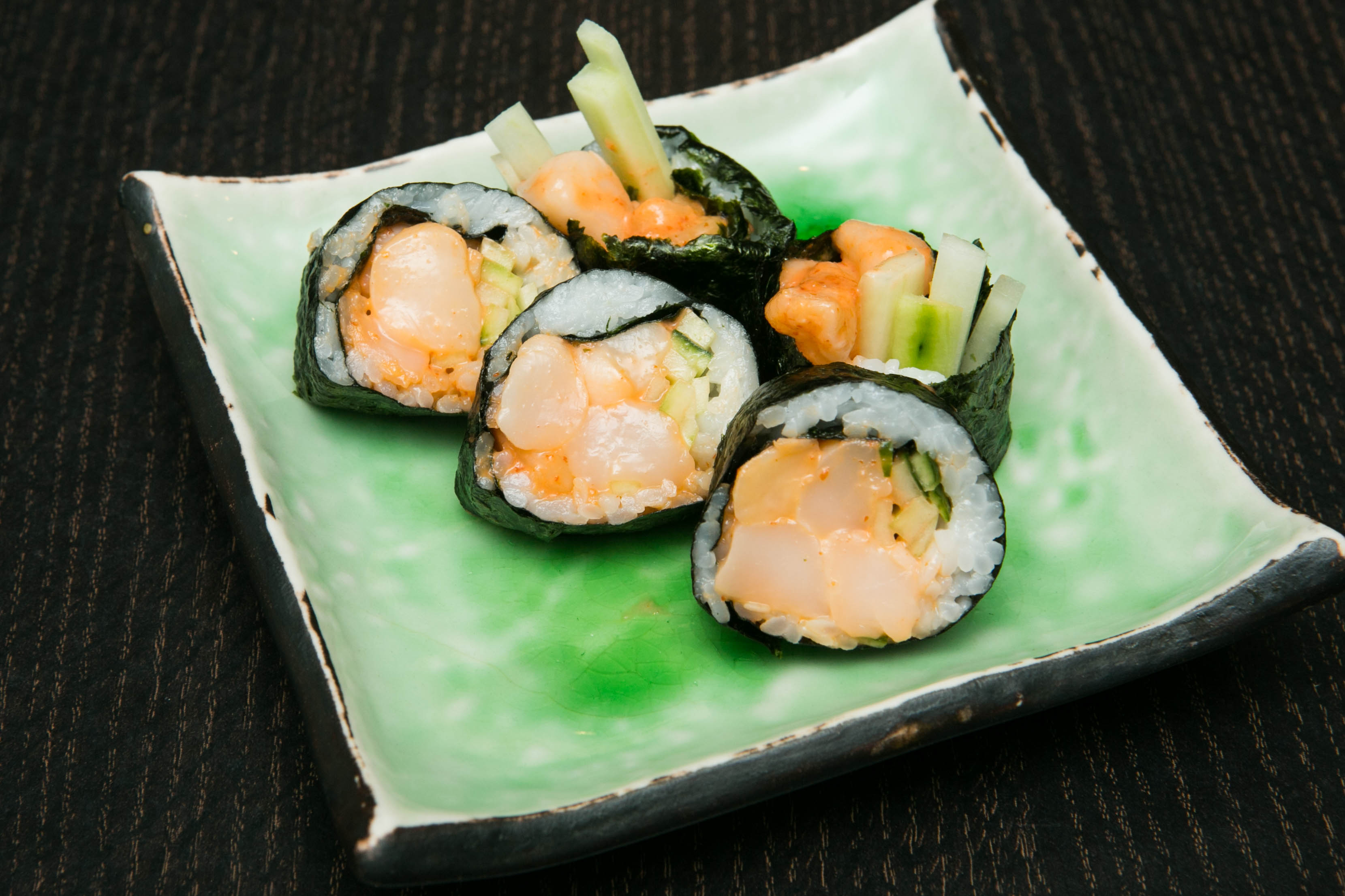 Order C09. Spicy Scallop Cut Roll food online from Ayce Sushi Hb store, Huntington Beach on bringmethat.com