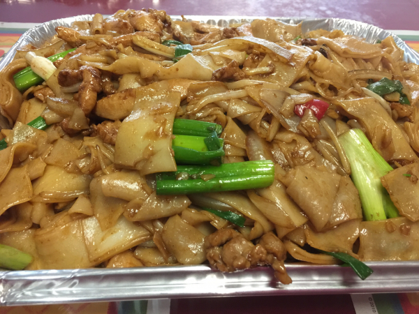Order Beef Chow Fun 干炒牛河 food online from Golden Kim Tar store, San Francisco on bringmethat.com