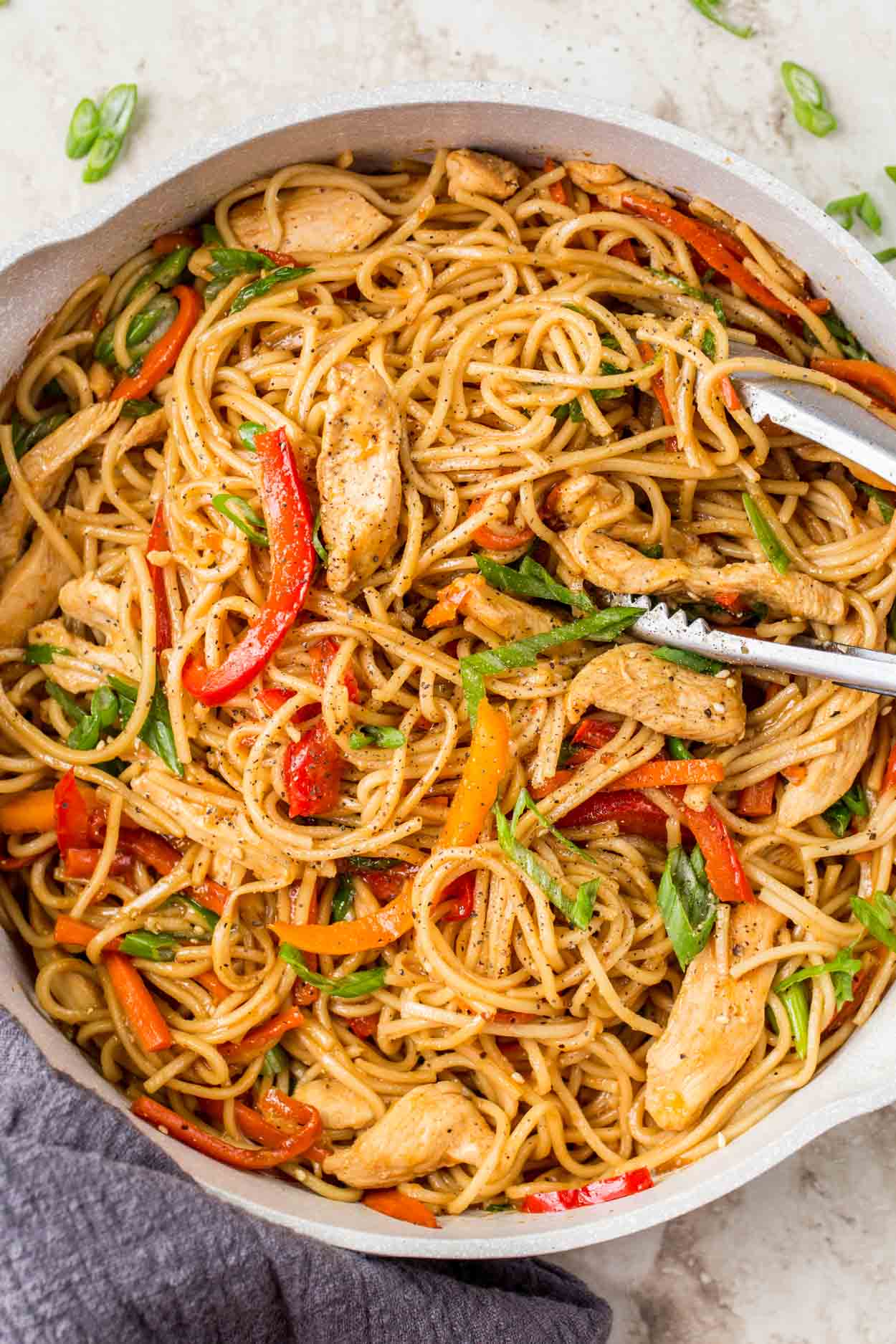 Order 32. Chicken Lo Mein food online from Dragon Express store, Mesa on bringmethat.com