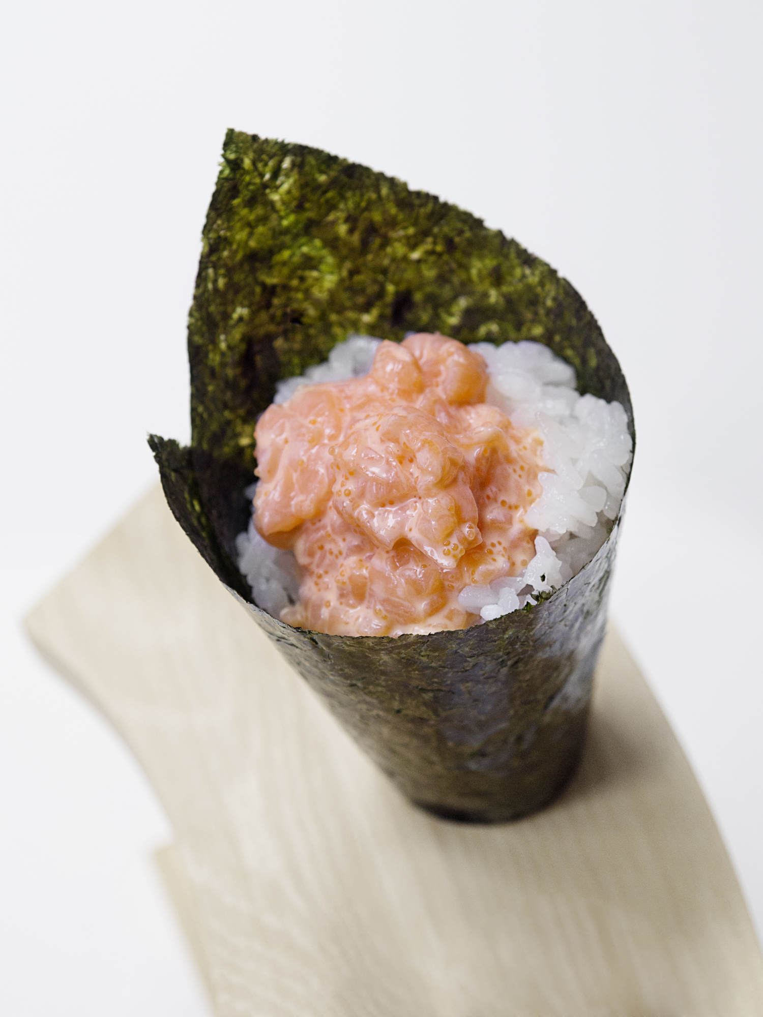 Order Spicy Scallop Handroll food online from Aki Sushi store, New York on bringmethat.com