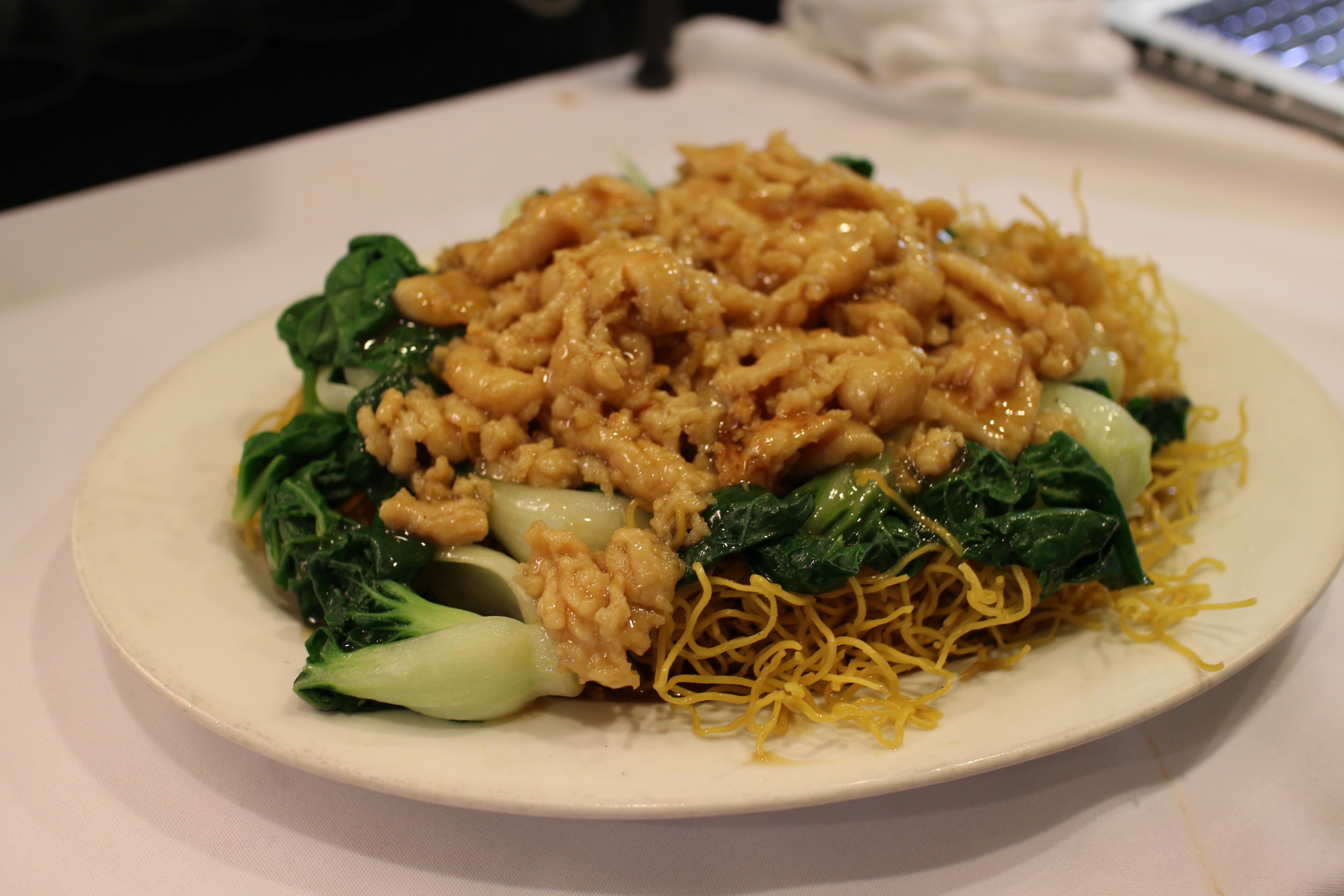 Order Chicken Chow Mein food online from Oak Tree Inn store, South Pasadena on bringmethat.com