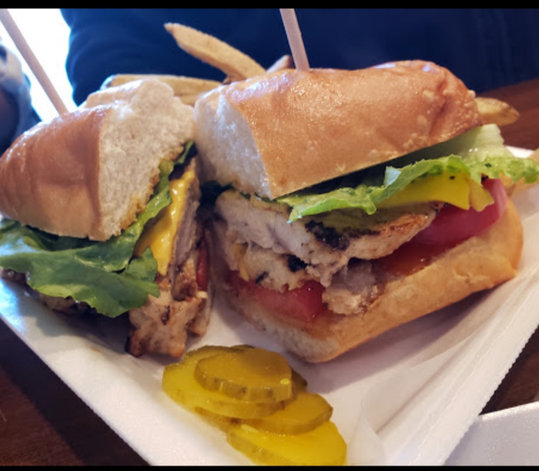 Order Grilled Chicken Sandwich food online from Frank Fish And Seafood Carryout store, Columbus on bringmethat.com