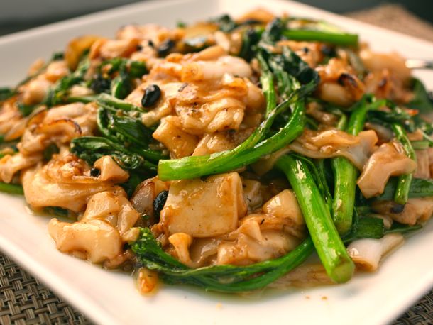 Order Chicken Chow Fun food online from Happy Cafe store, Denver on bringmethat.com