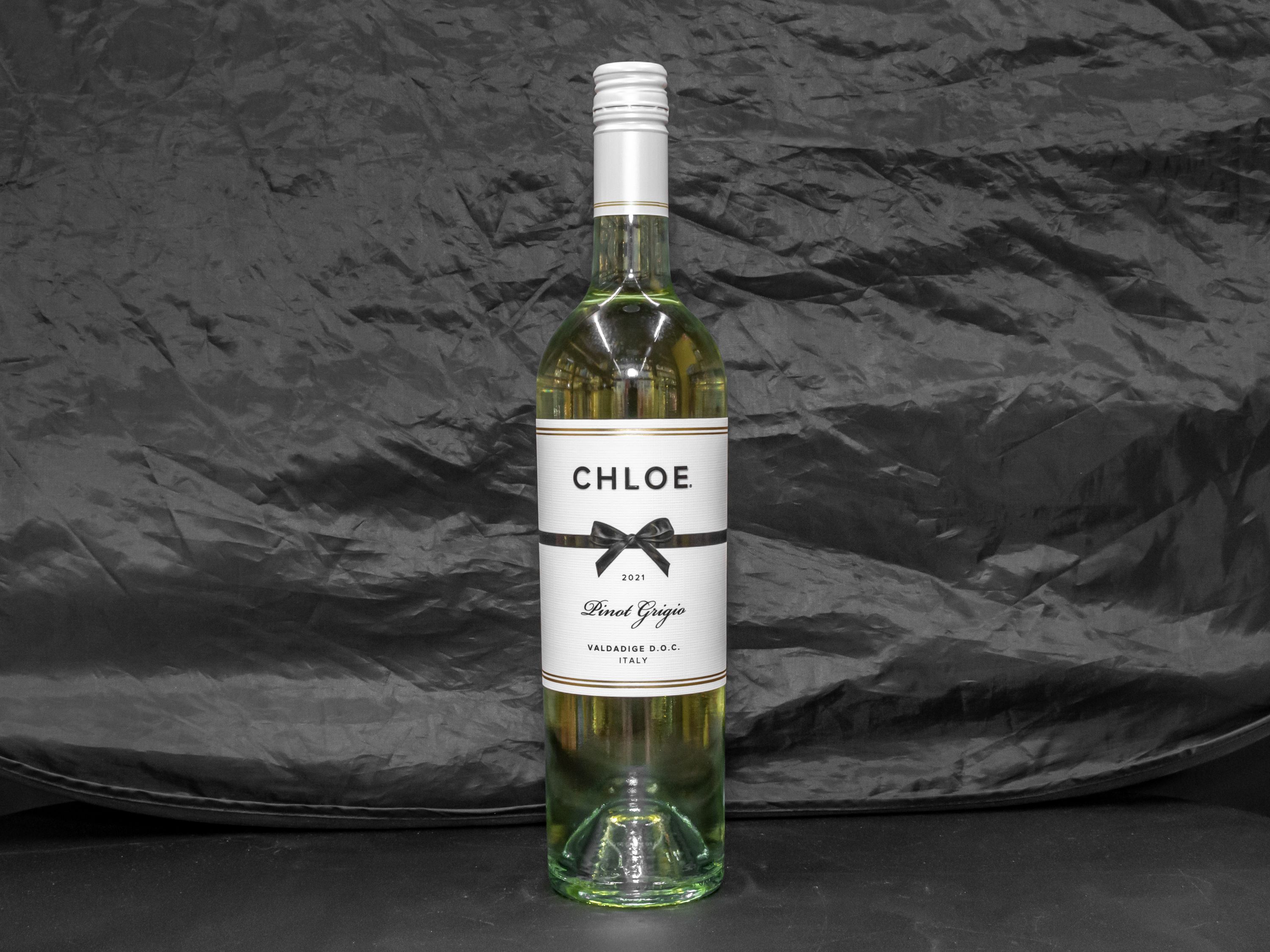 Order Chloe Pinot grigio,750ml(12.5%Abv) food online from Gold Crown Liquors store, Chicago on bringmethat.com