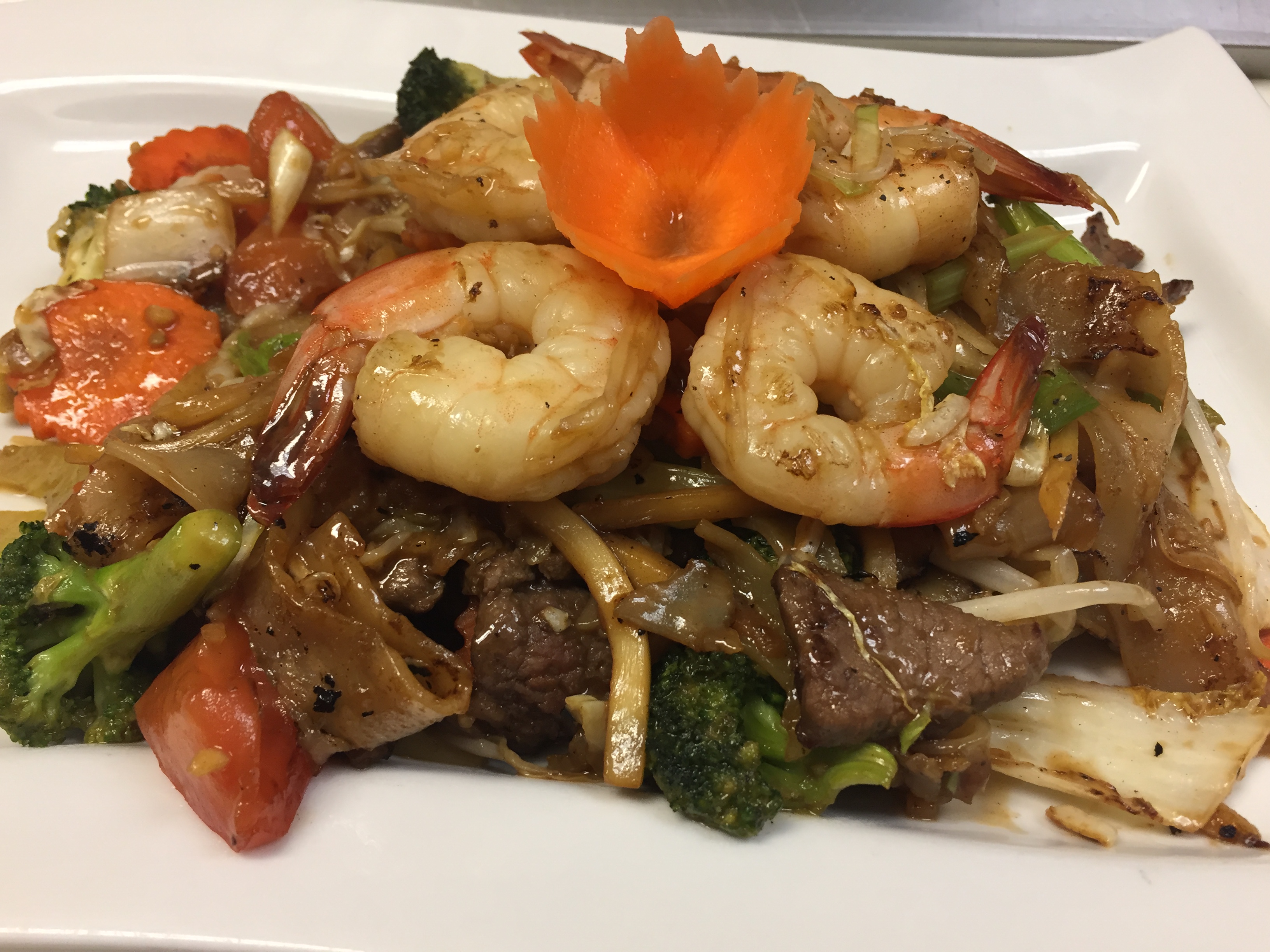 Order 4. Pad Kee Mao Noodle food online from Jewel of Siam Restaurant store, Orland Park on bringmethat.com