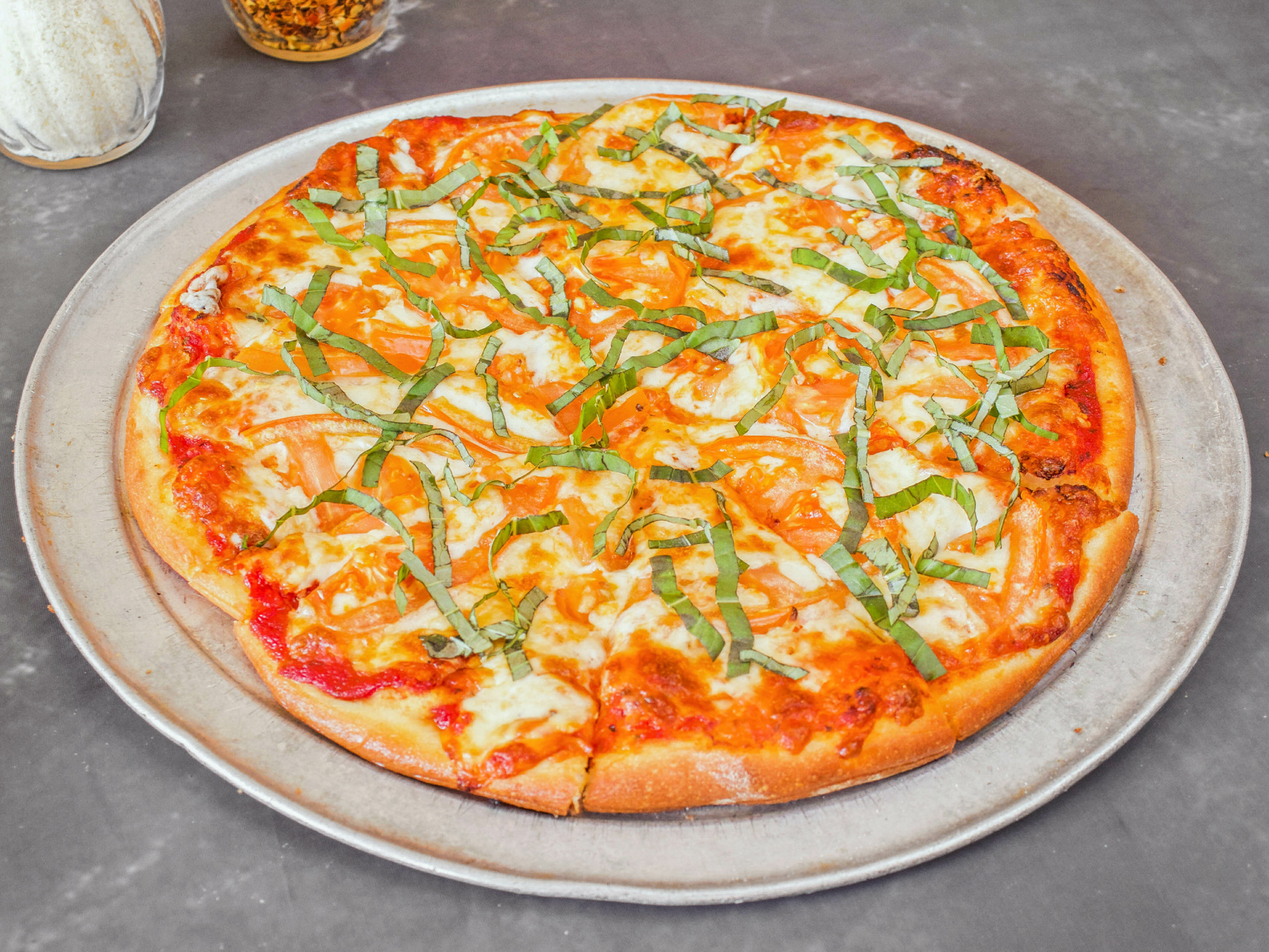 Order Classic Margherita Pizza food online from Eagle Pizzeria store, San Francisco on bringmethat.com