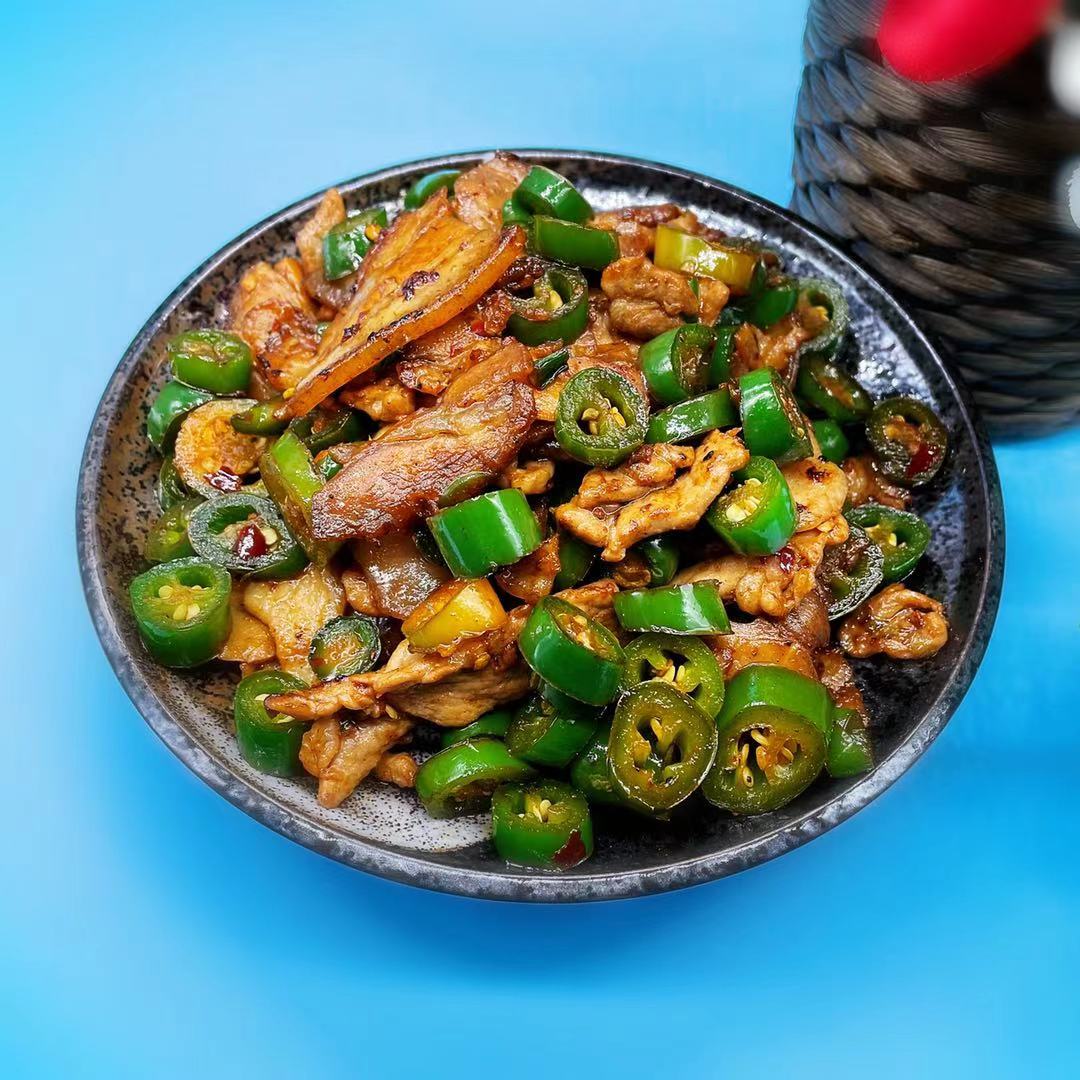 Order 小辣椒炒肉 ️️ pork stir fry pepper w/soy sauce food online from Fashion Wok store, Foster City on bringmethat.com
