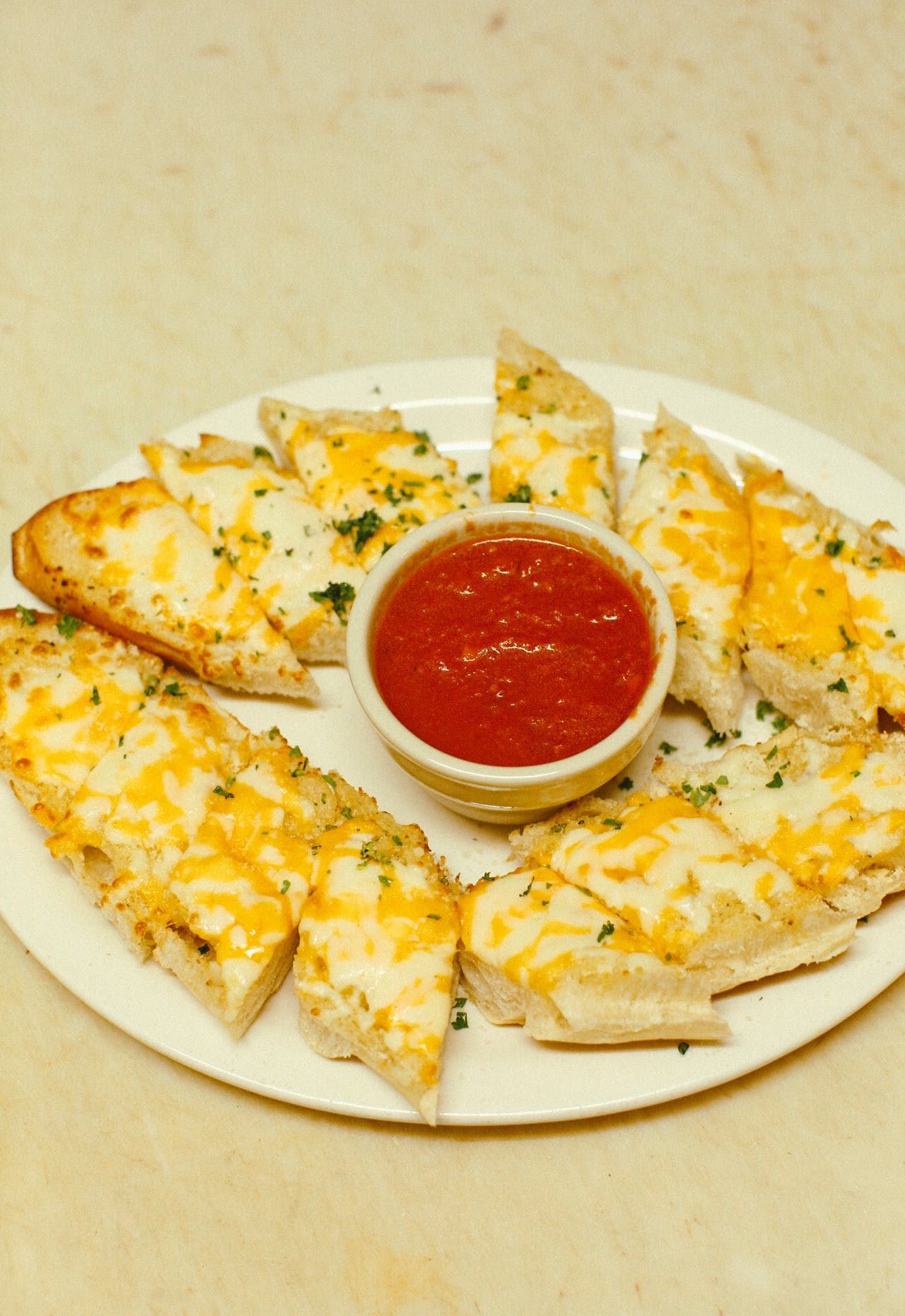 Order Cheesy Garlic Bread - Small food online from Mama Luke store, Farmington on bringmethat.com
