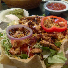 Order Chicken Fajita Salad food online from Senor Rics store, Aurora on bringmethat.com