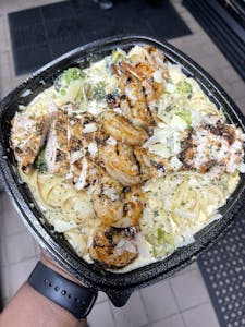 Order Alfredo Pasta food online from Xquisite Dining store, Memphis on bringmethat.com