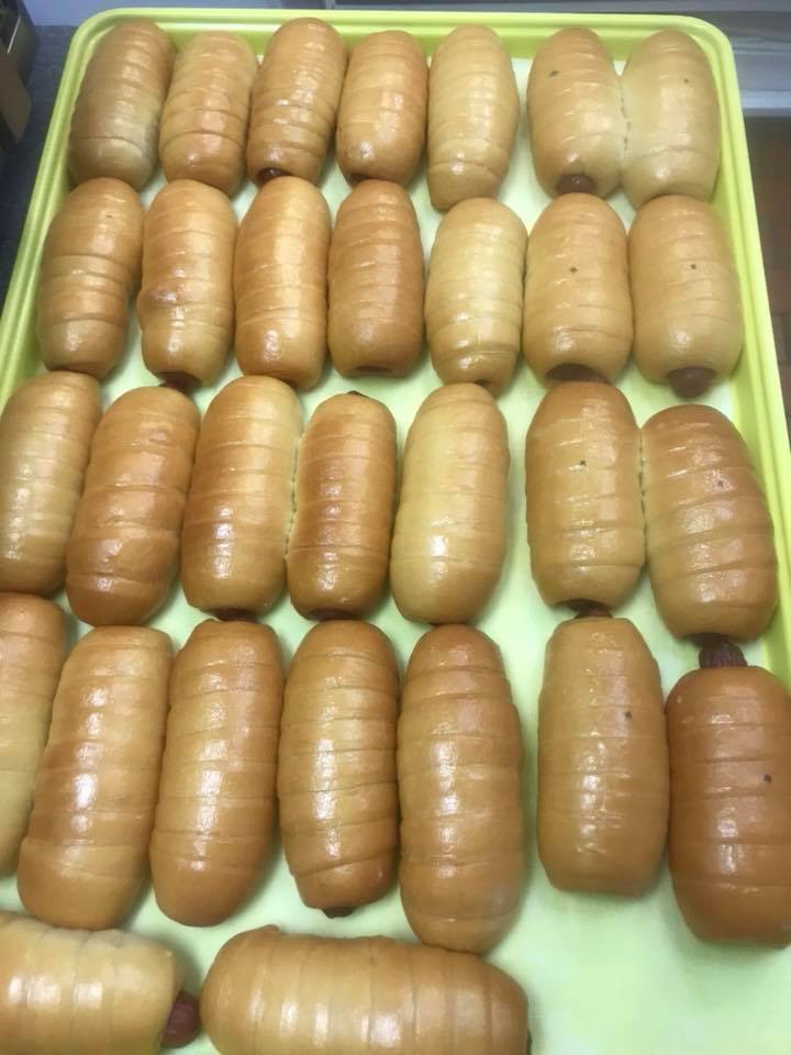 Order Jumbo Pigs & Blanket food online from Donut Palace store, Fort Worth on bringmethat.com
