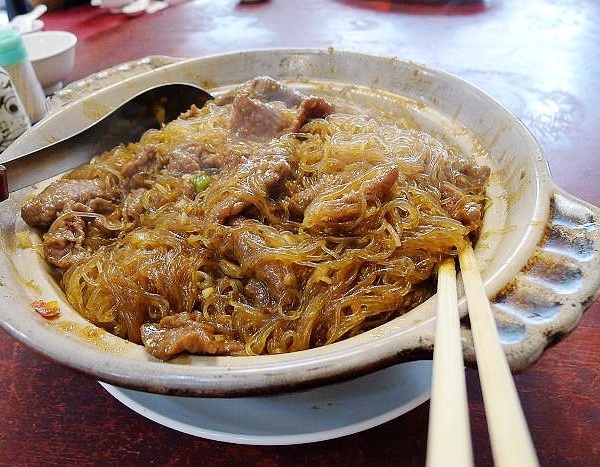Order 352. Beef and Vermicelli with BBQ Sauce in Clay Pot food online from Makli Restaurant store, San Francisco on bringmethat.com