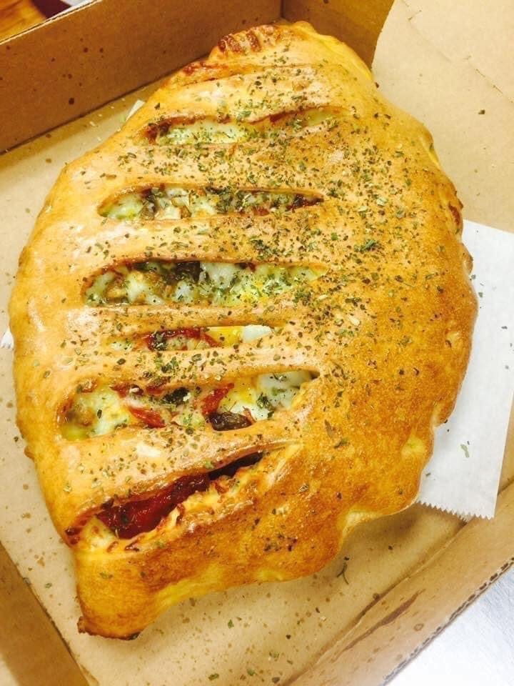Order Deluxe Calzone - Small 10" food online from Italiano Of Kingsport store, Kingsport on bringmethat.com