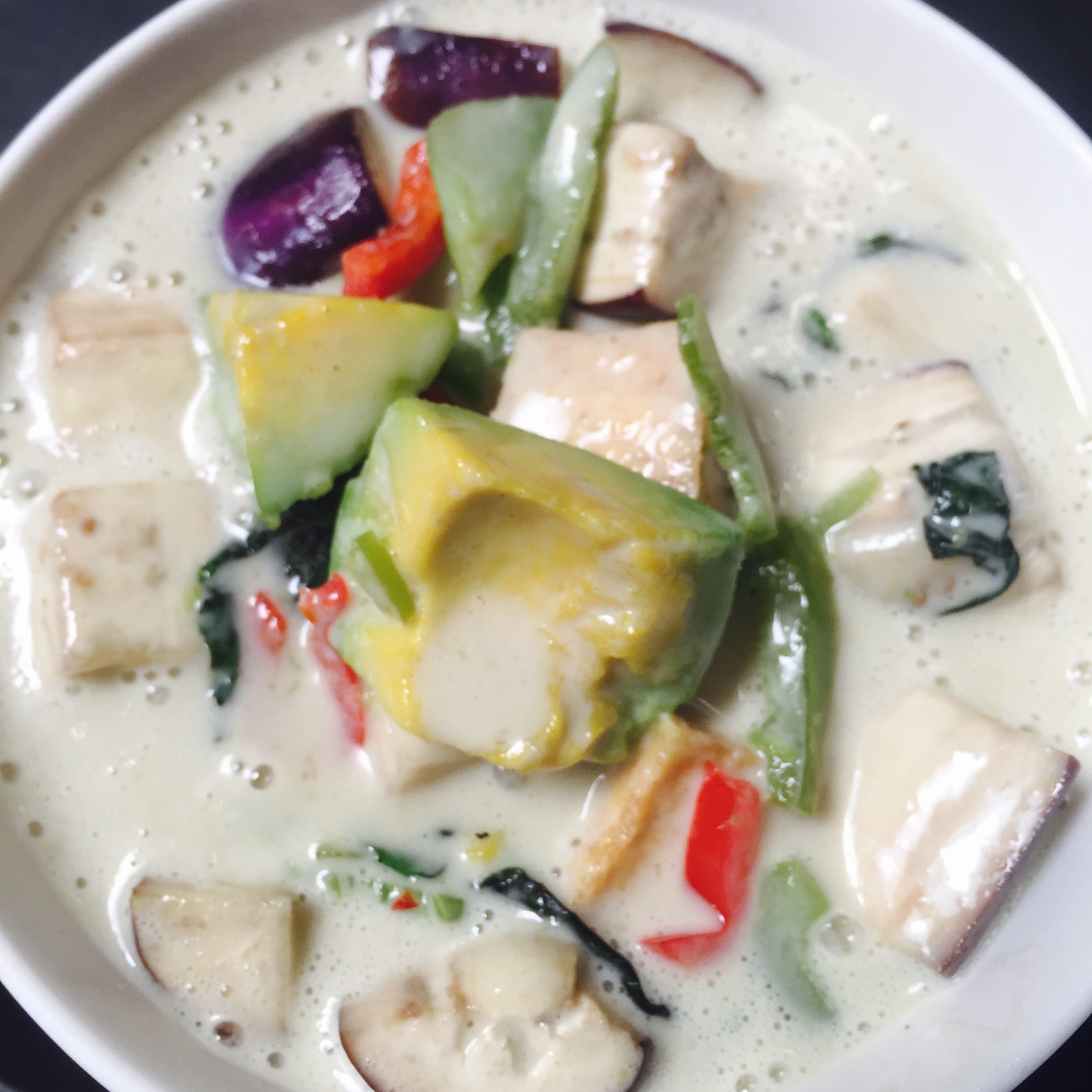 Order Avocado Green Curry food online from Rice Thai Cuisine store, Ventura on bringmethat.com