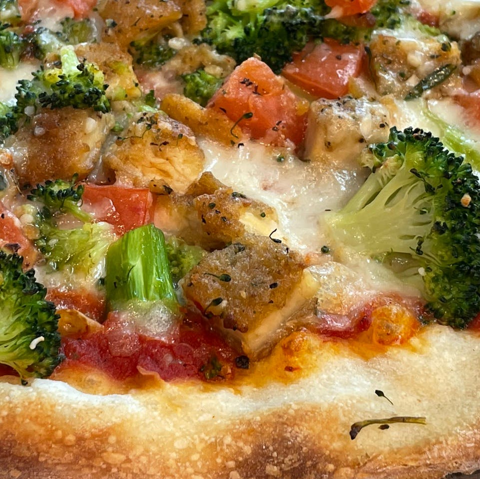 Order Personal Chicken Broccoli & Tomato Pizza - Personal food online from Davila's Pizza & Restaurant store, Hackettstown on bringmethat.com