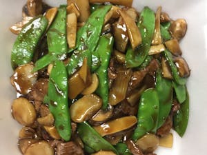 Order D15. Beef Pea Pods (Dinner) food online from Lemongrass Cafe store, Louisville on bringmethat.com