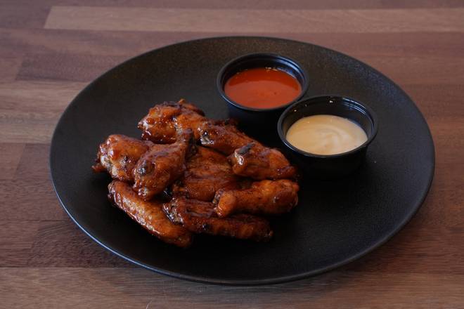 Order Chicken Wings food online from Pizza Polo store, Los Angeles on bringmethat.com