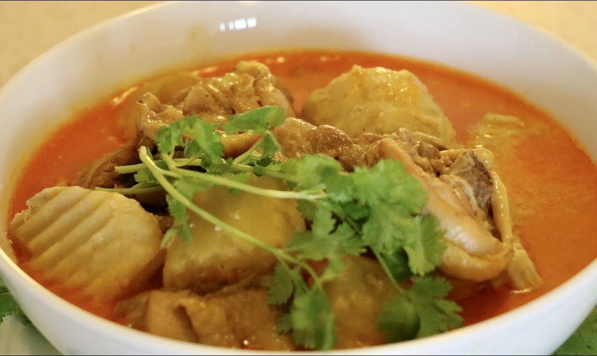 Order Curry Chicken Noodle Soup (Phở cà ry gà) food online from Hello Saigon store, New York on bringmethat.com
