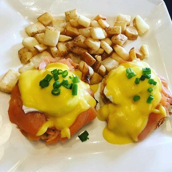Order Smoked Salmon Eggs Benedict food online from Main Street Bistro & Bakery store, Grapevine on bringmethat.com