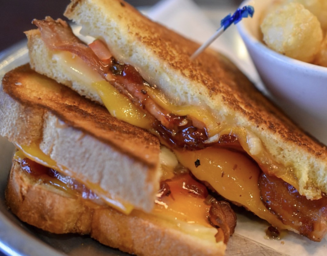 Order Wisconsin Grilled Cheese- food online from Ellyn Tap And Grill store, Glen Ellyn on bringmethat.com