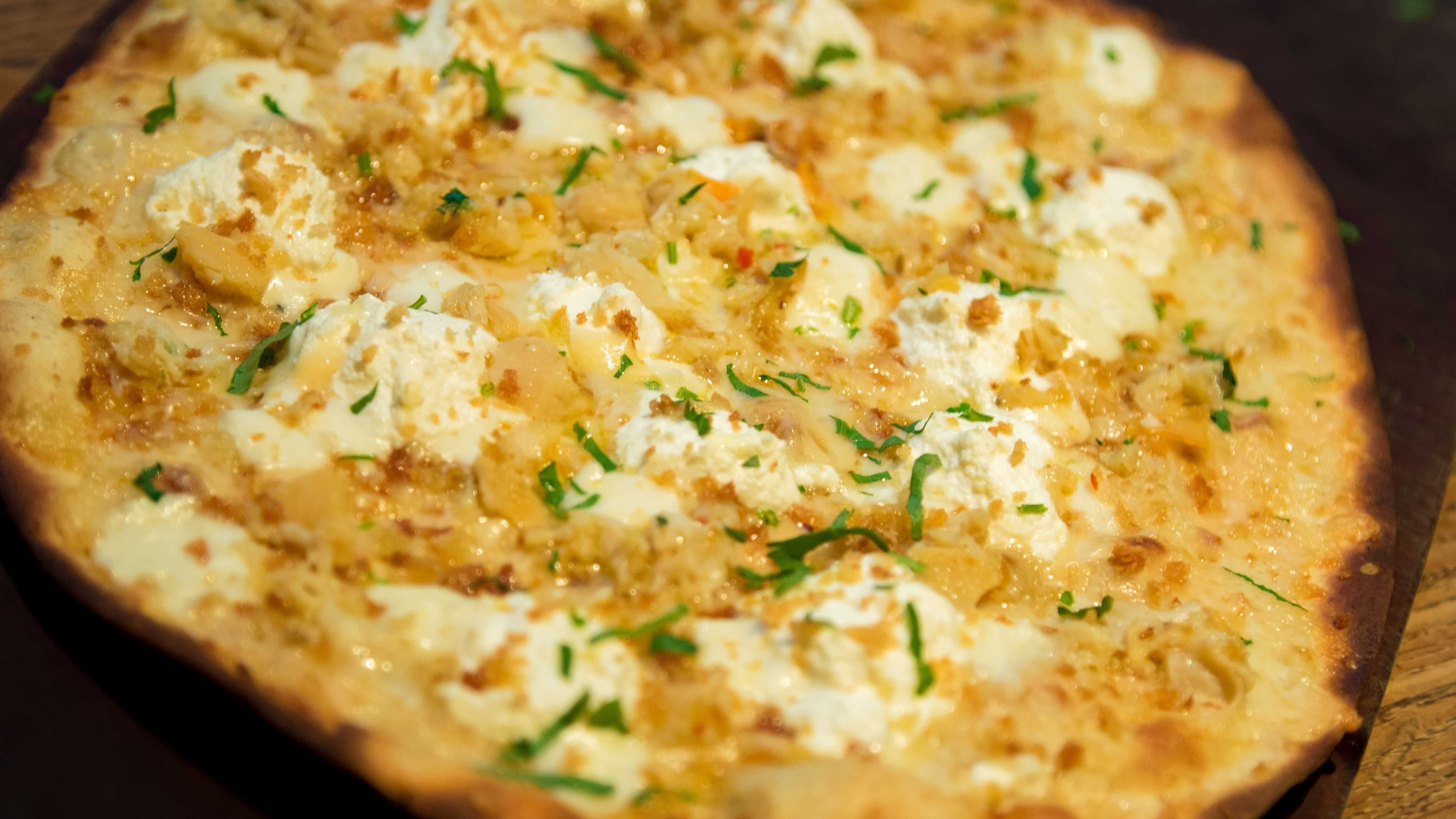 Order Clam with Garlic, Crumbs and Ricotta White Pizza food online from Waldy's wood fired pizza store, New York on bringmethat.com