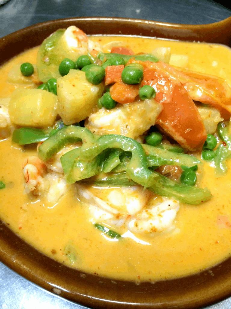Order C5. Pineapple Curry food online from Thai Gourmet store, Pittsburgh on bringmethat.com