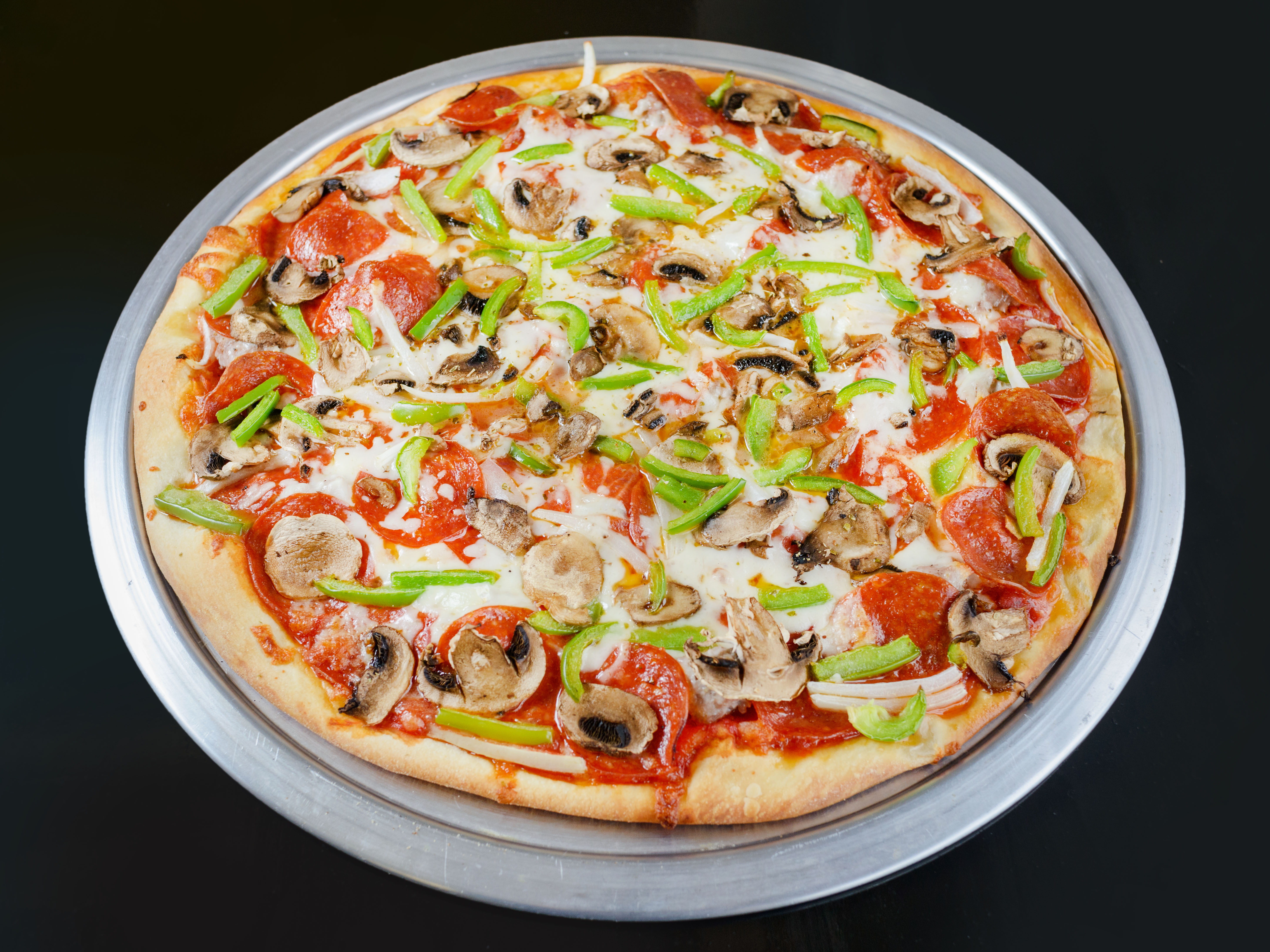 Order Deluxe Pizza food online from Penguino's Pizza store, Buffalo Grove on bringmethat.com