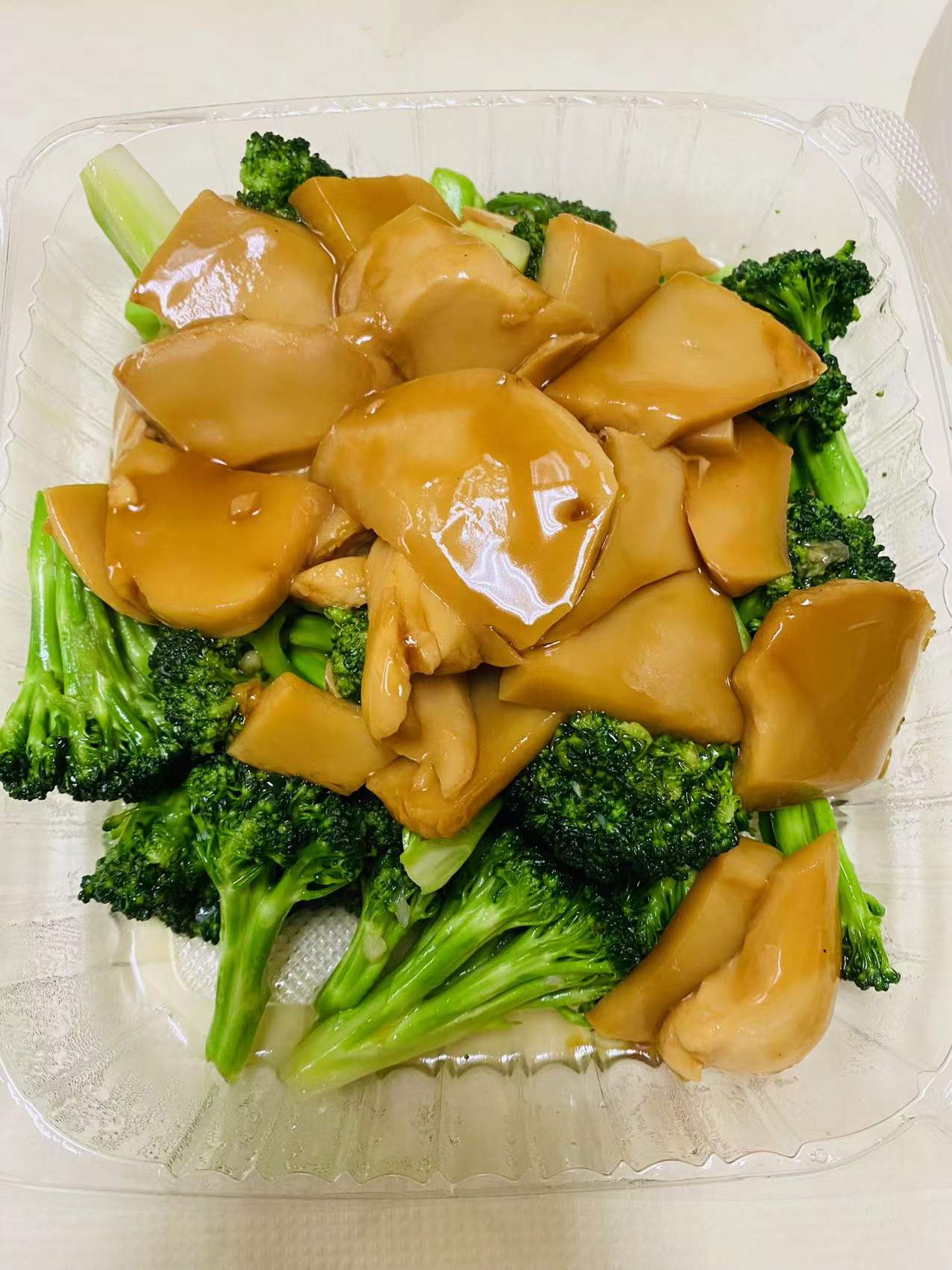 Order Broccoli  With Mushrooms  灵芝菇扒西兰花 food online from Dim Sum Club store, San Francisco on bringmethat.com
